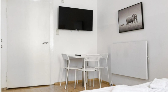 Attractive Apartment near Wiener Stadthalle, Rezerwuj Apartament Hotele w Wiedeń z parkingiem, Parking