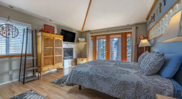 Lois Lanes Perch 1 Bedroom Home by RedAwning, Prenota Hotel Bingen Washington (state)