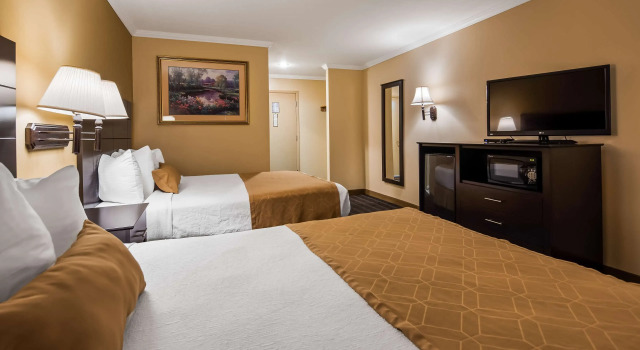 Четырёхместный номер Standard Best Western Inn & Suites
