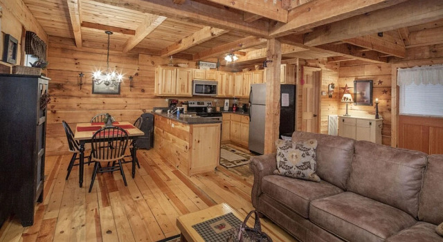 Jalyns Treehouse by Eagles Ridge Resort