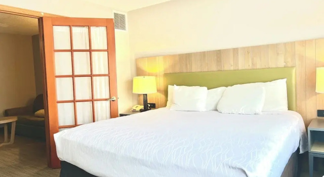 Люкс Deluxe Country Inn & Suites by Radisson, Minneapolis-Shakopee