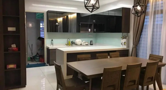 Коттедж Karen's Home - 3 storey Semi-D in Penang Island