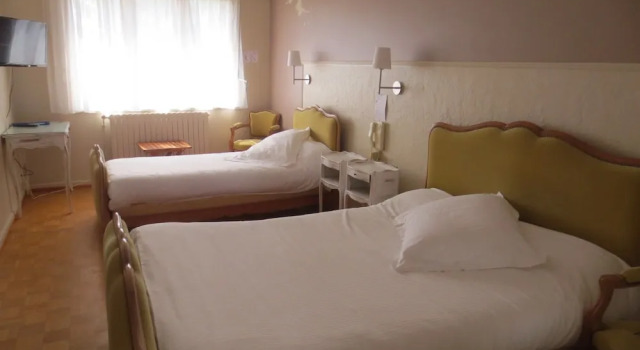 Трёхместный номер Comfort Logis LAuberge du Gros