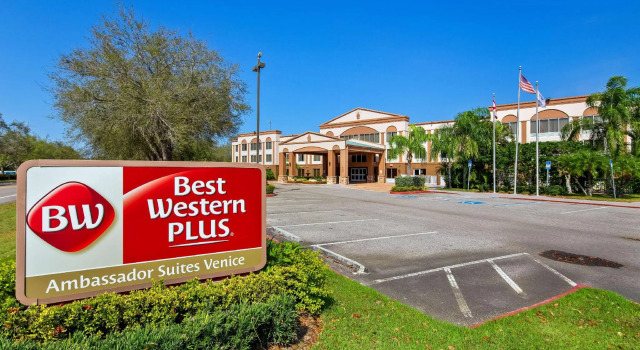 Четырёхместный люкс Deluxe Best Western Plus Ambassador Suites