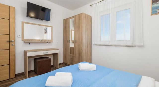 Stunning Apartment in Banjol With 1 Bedrooms, Wifi and Outdoor Swimming Pool, Prenota Appartamento Hotel a Isole Quarnerine con parcheggio, Parcheggio