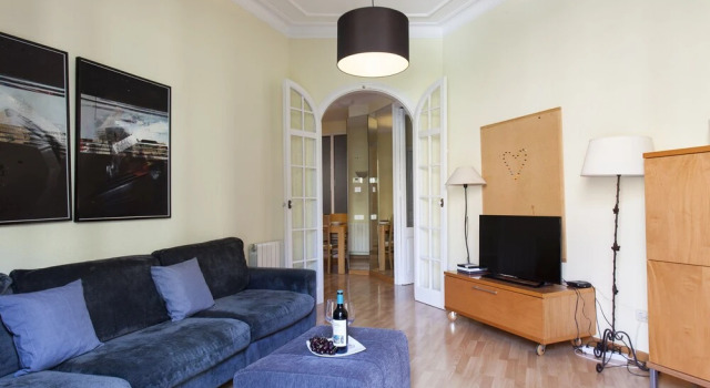 AB Calabria Apartment 1-2, Забронировать Апартаменты/квартира Сантс-Монжуик , рядом с Eixample Theatre