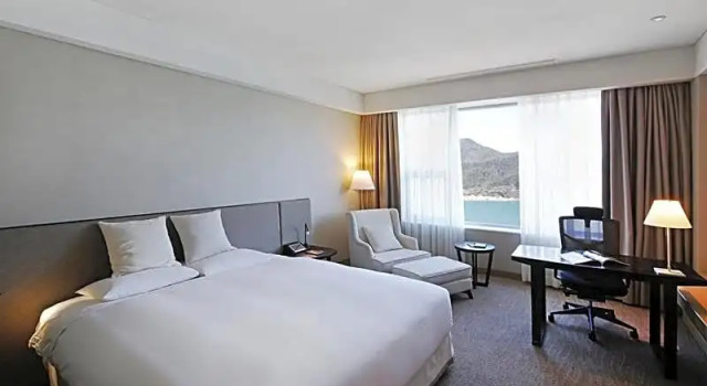 Номер Deluxe с видом на гавань Geoje Samsung Hotel
