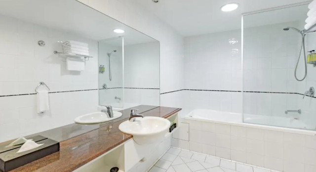 Семейный номер Standard The Waverley International Hotel