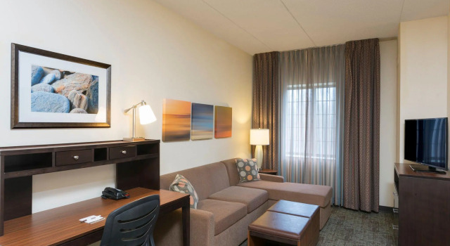 Двухместный люкс c 1 комнатой Staybridge Suites Chicago-Oakbrook Terrace by IHG