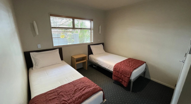 Люкс Standard с 2 комнатами Bentleys Motor Inn