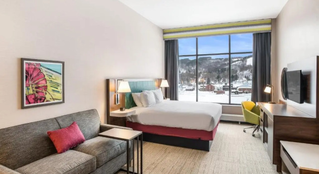 Люкс с видом на воду Hampton Inn & Suites Houghton