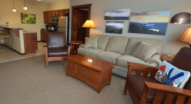 2 Br: Soaring Eagle 110, Забронировать Отель Отели Сноушу с парковкой, рядом с Лыжный подъемник Soaring Eagle Express, Парковка