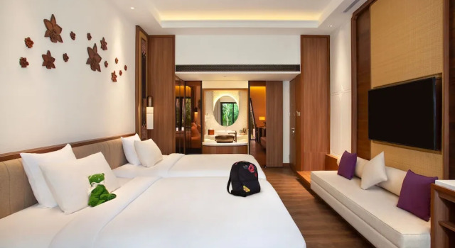 Четырёхместный семейный номер Standard с балконом Novotel Bogor Golf Resort & Convention Center