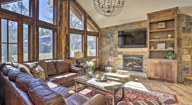 Вилла с балконом Walk to Lift: Luxe Villa w/ Hot Tub in Copper Mtn