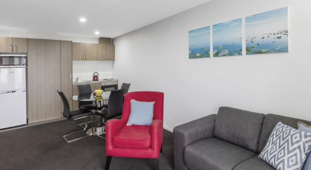 Номер Standard c 1 комнатой с балконом Nesuto St Martins Apartment Hotel