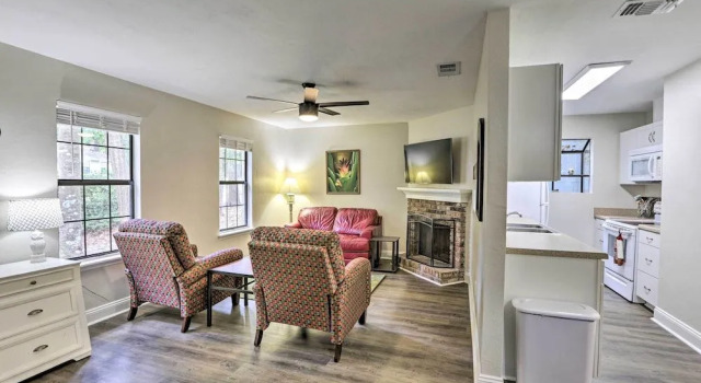 Charming Tallahassee Townhouse ~ 3 Mi to Fsu!, Rezerwuj Apartament Tallahassee 