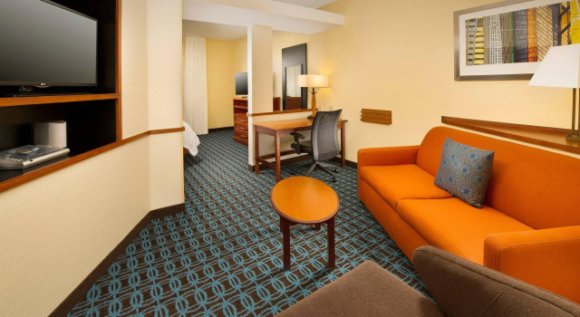 Четырёхместный люкс Fairfield Inn & Suites by Marriott Waco North