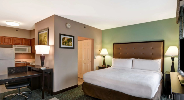 Homewood Suites by Hilton Aurora Naperville, Buchen Sie Hotel Hotels in Illinois mit Parkplatz, Parkplätze