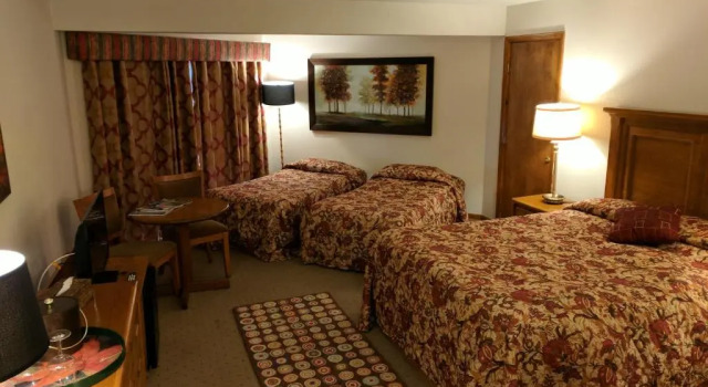 Четырёхместный номер Deluxe Greenbrier Inn Killington