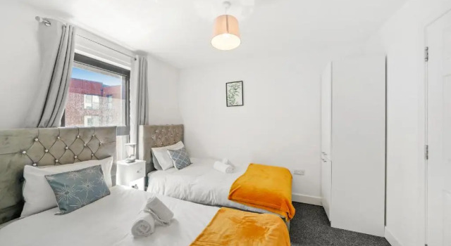 Апартаменты с 2 комнатами New Private Apartment Building Minutes From Heathrow