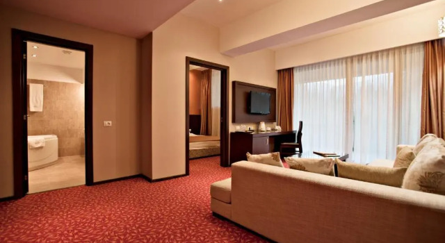 Полулюкс Hotel Clermont