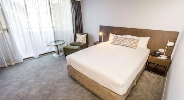 Номер Superior с балконом Mercure Brisbane Spring Hill