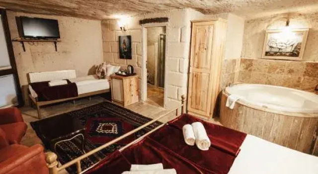 Семейный люкс с видом на внутренний двор Young Cave Hotel