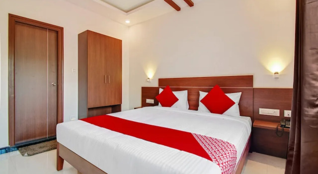 Двухместный номер Deluxe с балконом Super Hotel O Resida Elite Service Apartments Near Manipal hospital