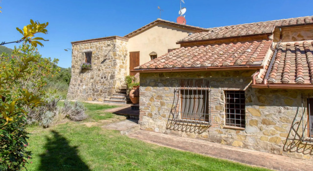 Il Felceto is a beautiful and charming farmhouse that enjoys a privileged position, with a view as f-Il Felceto