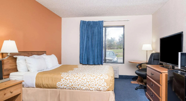 Двухместный номер Standard Days Inn by Wyndham Black River Falls - Access to ATV Trail
