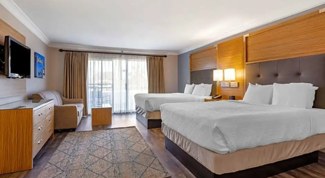 Четырёхместный номер Standard с видом на парк The Encinitan Hotel & Suites