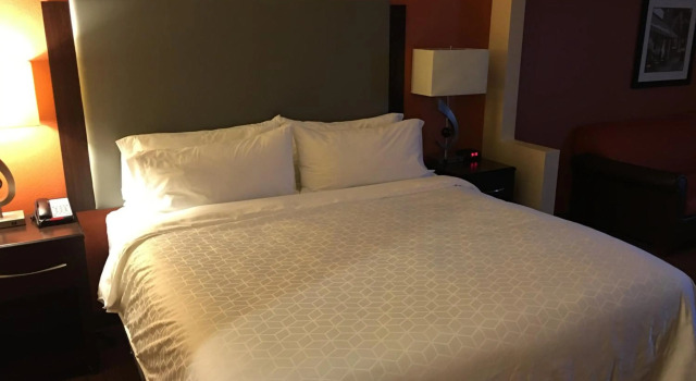 Holiday Inn Express Hotel & Suites Laurinburg by IHG, Забронировать Отель Отели Лоринберг с парковкой, Парковка
