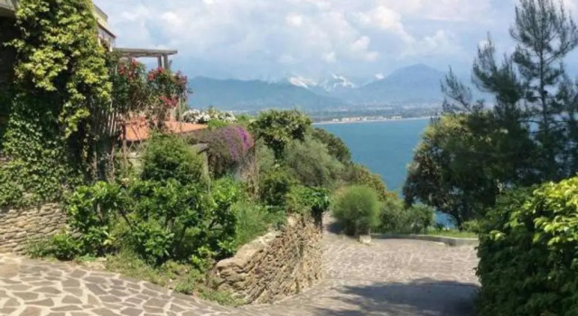 Punta Bianca - stunning seaview in Montemarcello, Забронировать Апартаменты/квартира Отели Амелья с парковкой, Парковка