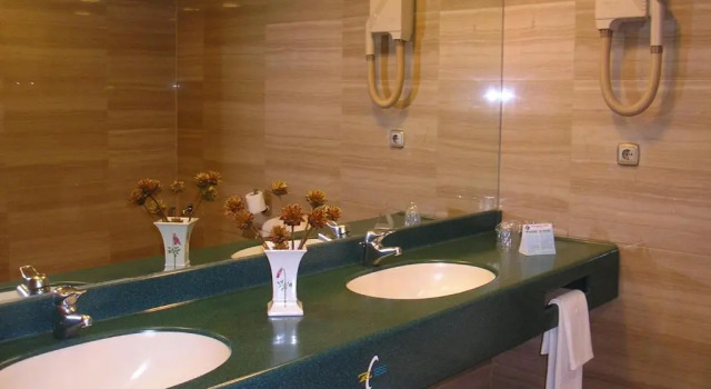 Четырёхместный люкс Hotel Zentral Center