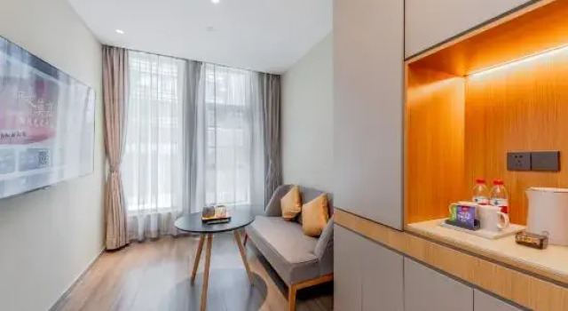 Люкс Home Inn Selected (Shanghai Raffles, North Bund)