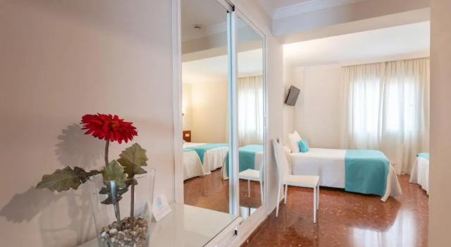 Трёхместный номер Hotel Romerito