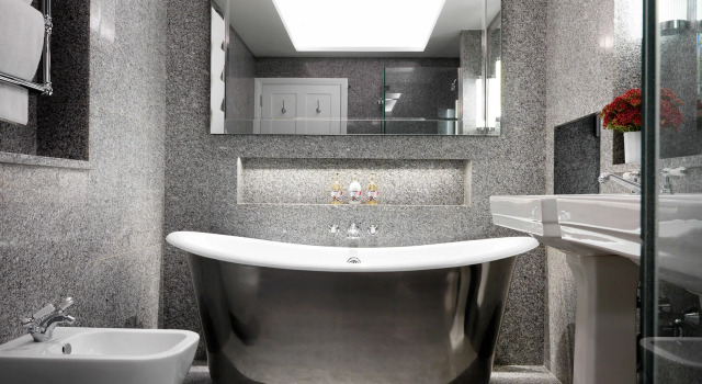 Полулюкс с балконом The Whitby Hotel