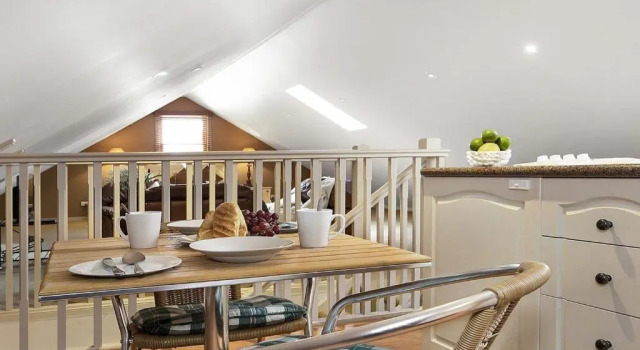 Old Mansfield Loft - gardens, gazebo and getaways