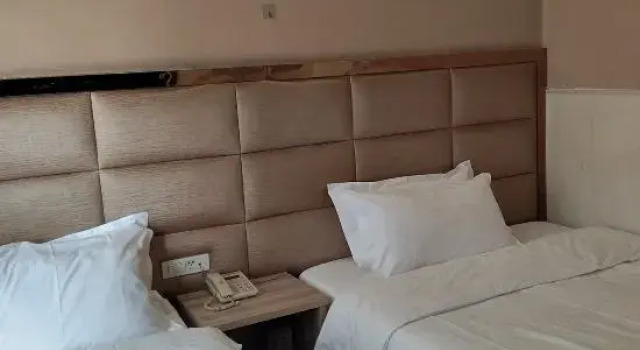 Кровать в общем номере (женский номер) jinshutian Business Hotel