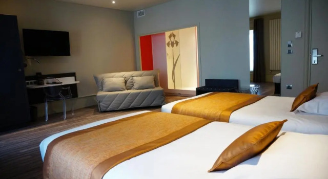 Семейный номер Standard LOGIS Hôtel de Bourgogne - Mâcon