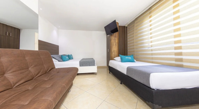 Четырёхместный номер Superior Hotel Laureles Palo Alto