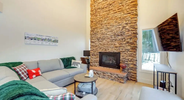 5 Mi to Vail Ski Resort! Cozy Condo w/ Mtn Views