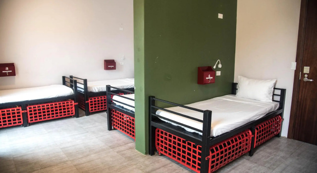 Кровать в общем номере Mad Monkey Hoi An