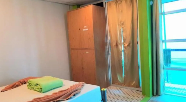 Двухместный номер Economy с балконом Zone6 Coworking Beach Apartment