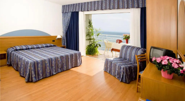 Трёхместный номер Comfort с видом на море Hotel Adria sul Mare