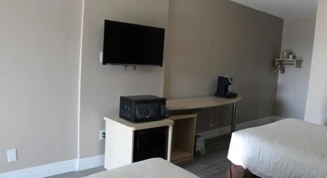 Четырёхместный номер Standard Super 8 by Wyndham Niagara Falls ON