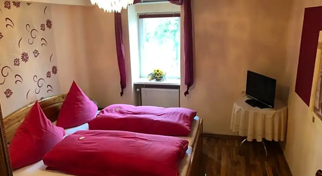 Deutsches Haus, Varaa Hotelli Neuhütte 