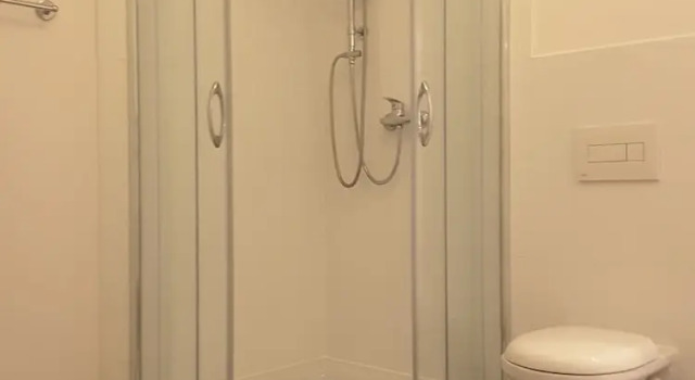 Апартаменты Цокольный этаж c 1 комнатой Blooms Inn & Apartments