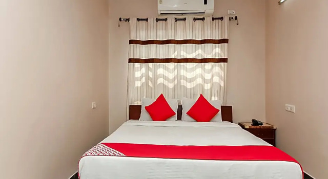 Люкс Superior OYO 740 Hotel Suravi