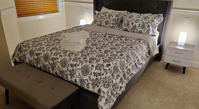 Modern & Comfy 2brdm Condo in Langley - Close to Highway 1, Réserver Hôtel Langley Lower Mainland